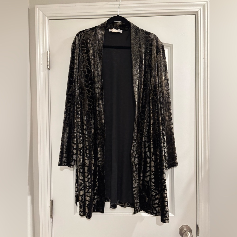 Vintage 90s Designer Ronni Nicole by Ouida 
Black and Gold Animal Print Cardigan